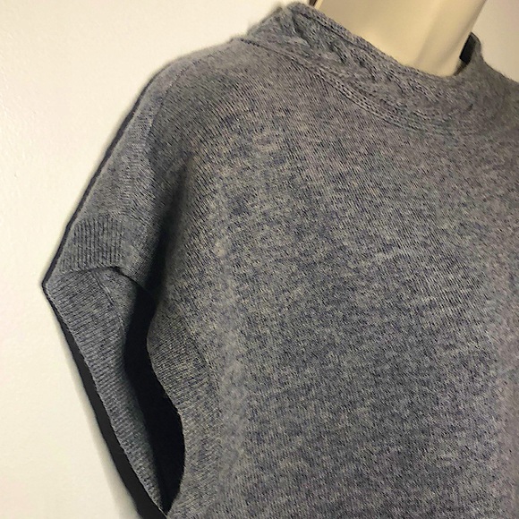 🦋Brooks Brothers crewneck cashmere sweater with short sleeve.🦋 - Picture 4 of 10